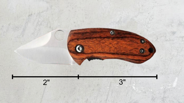 Pocket knife with engraved wood handle – compact, lightweight, and easy to carry. Dimensions included.